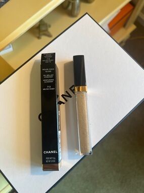 CHANEL Sheer Sparkling Honey Lip Gloss – Gold Glitter